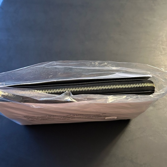 Mark & Graham NWT Black Leather Commute Clutch - Picture 2 of 4